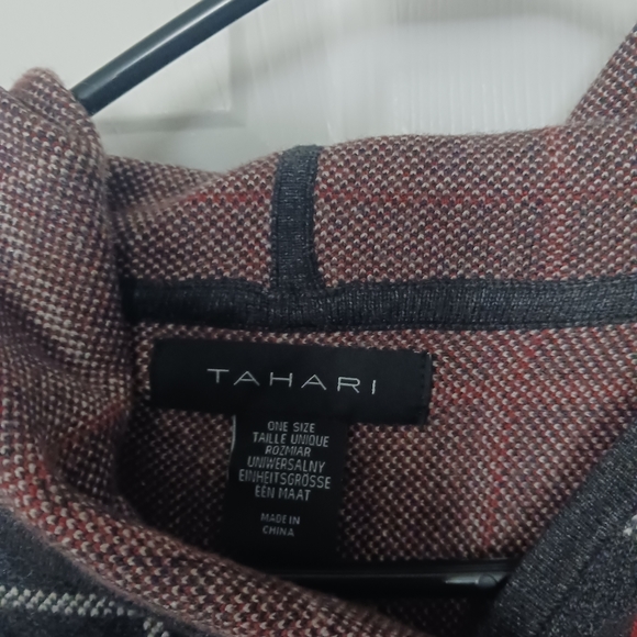 Cozy poncho - Picture 2 of 2